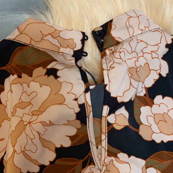 NEW! Floral Print Silky Sleeveless Top - Picture 3 of 5